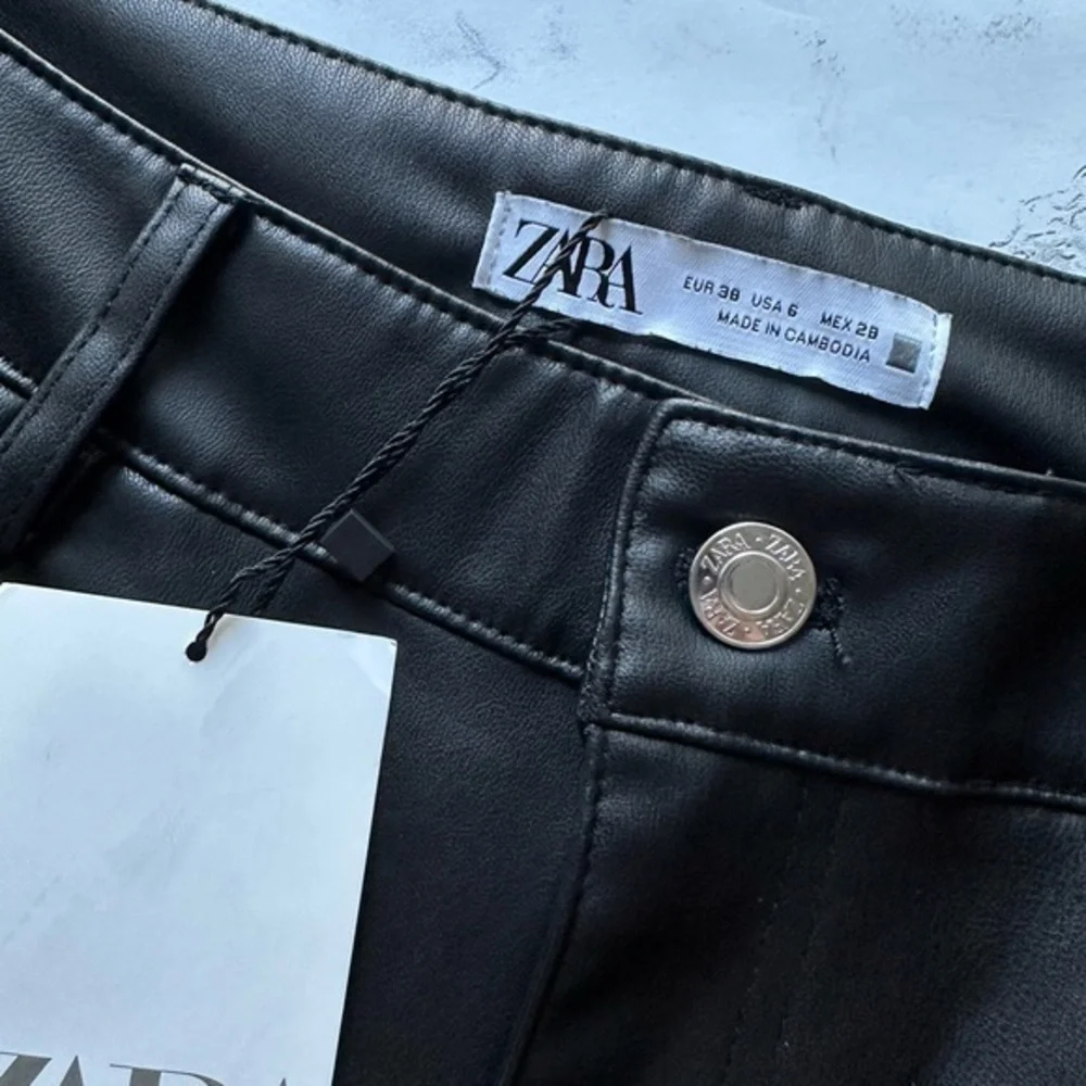 BLOGGERS FAVORITE NWT Zara Faux Leather Mini Flared Pants - Picture 11 of 15